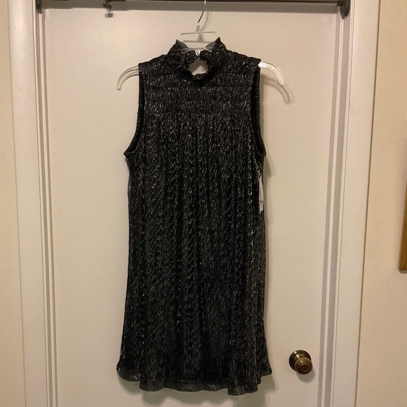 dress - Picture 1 of 4